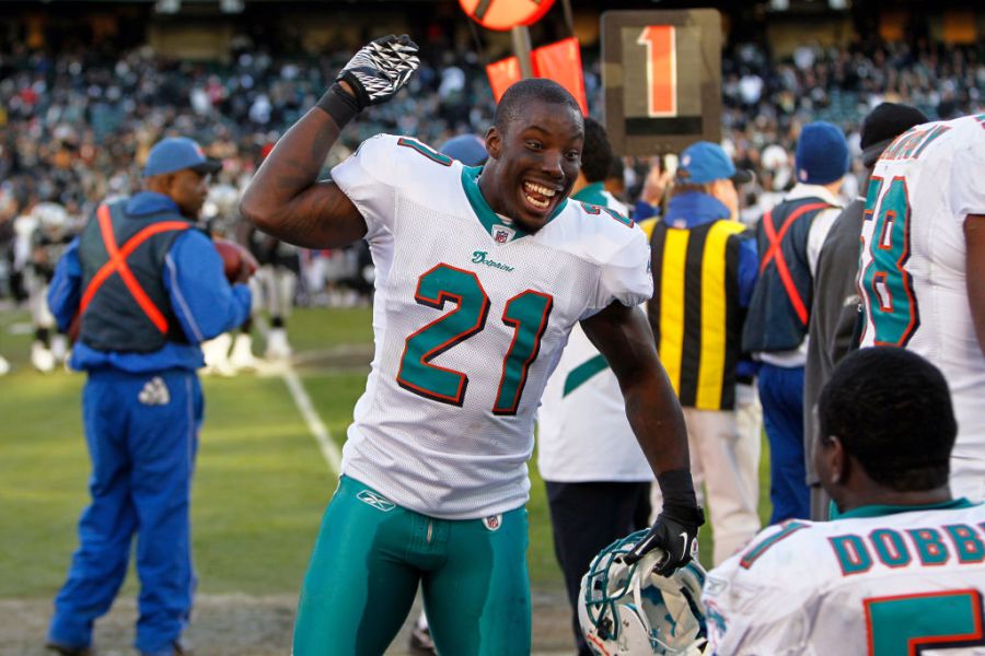 NFL: NOV 28 Dolphins at Raiders