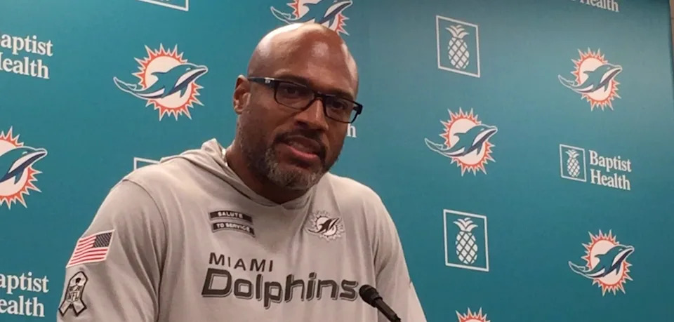 Miami Dolphins DC Anthony Weaver on problems De'Von Achane presents