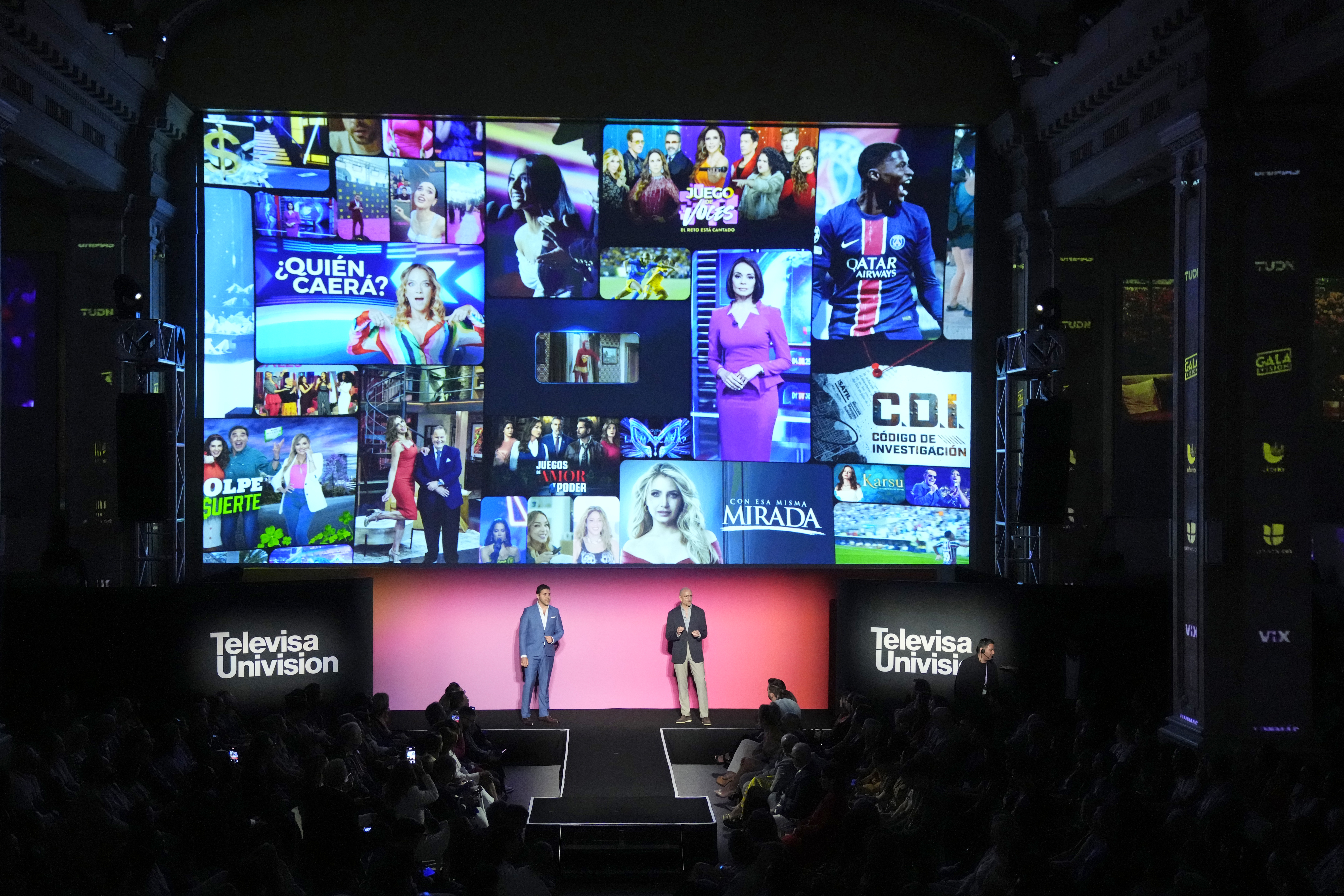 Ignacio Meyer and Rafael Urbina on stage
