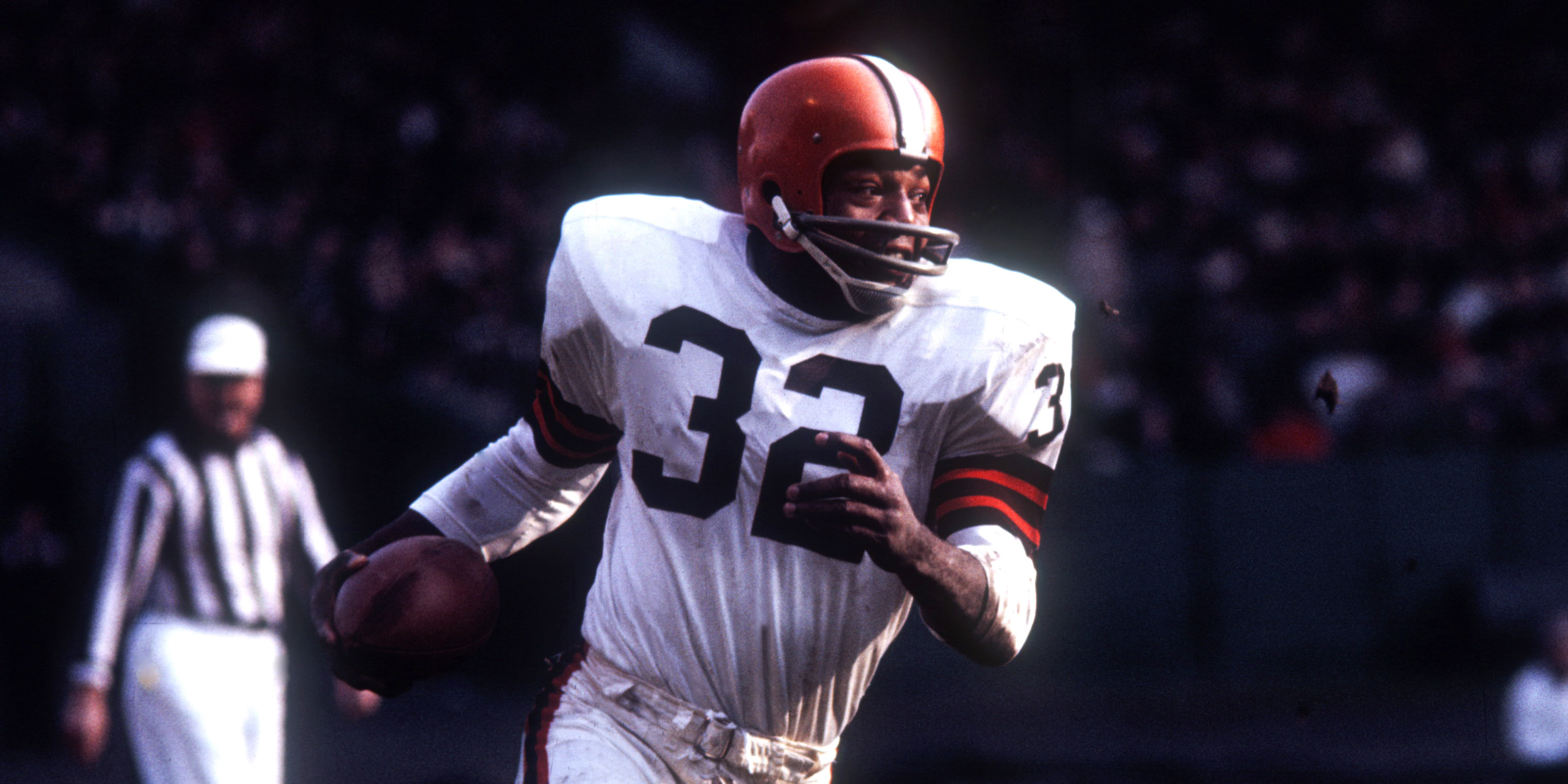 Jim Brown Running The Ball In 1965