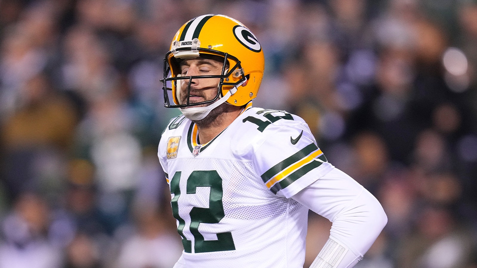 Aaron Rodgers leaves game with rib injury 