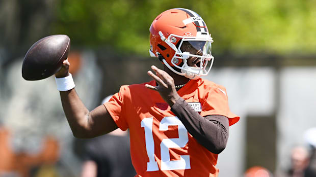 Shedeur Sanders passing at Browns rookie minicamp.