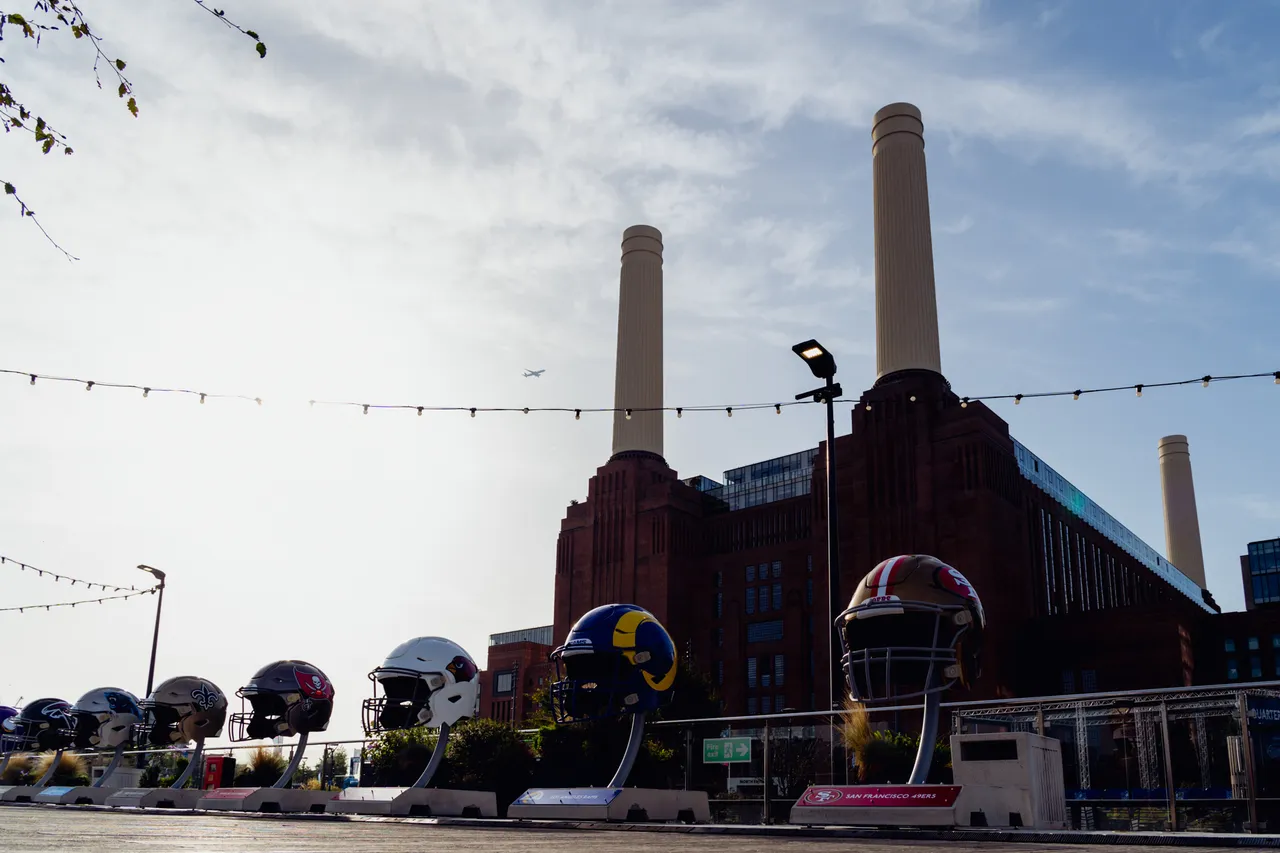 BL_NFL_BATTERSEA_FAN_OCT07_13.654d3e185c2da.png