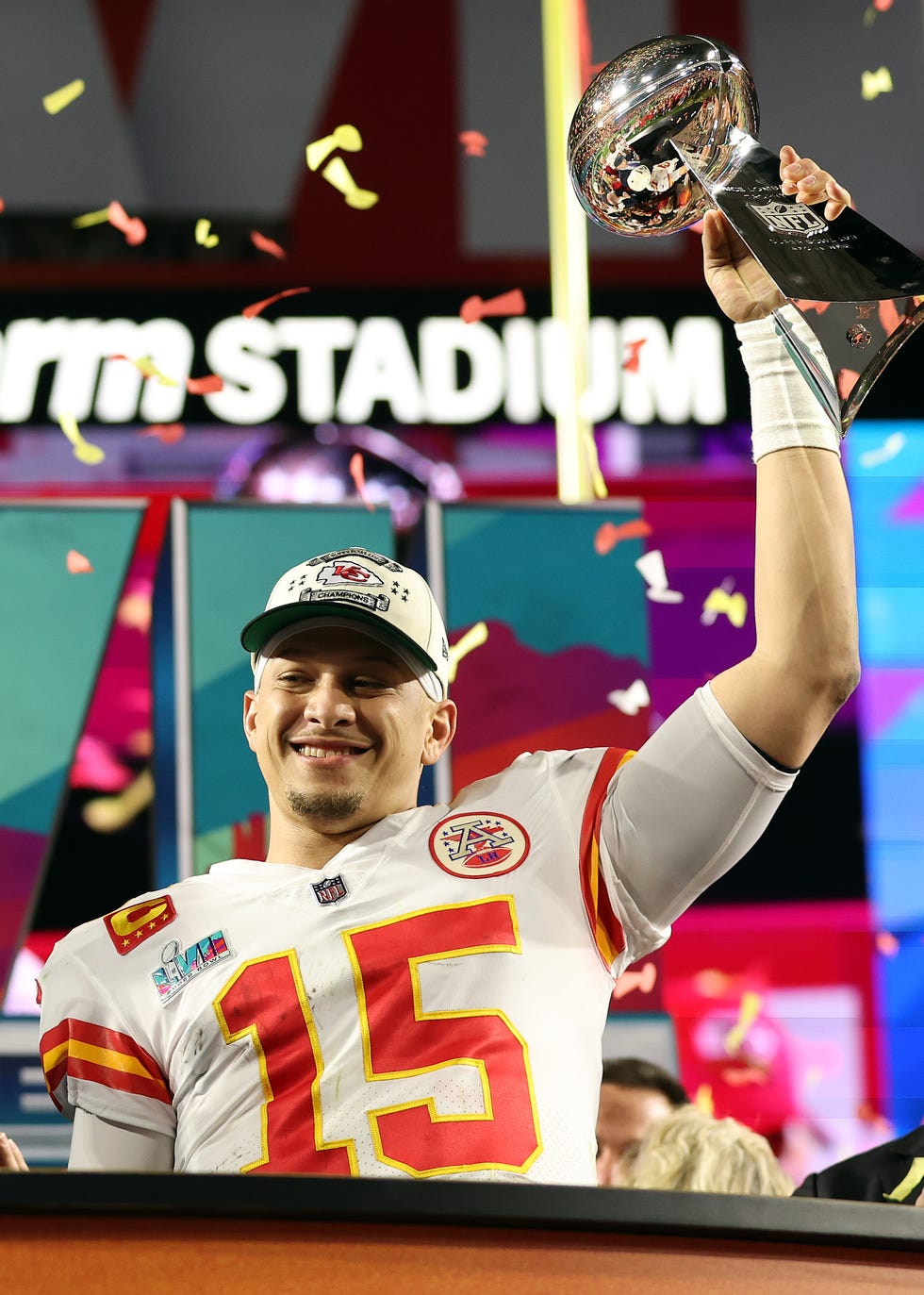patrick mahomes holding up the super bowl trophy