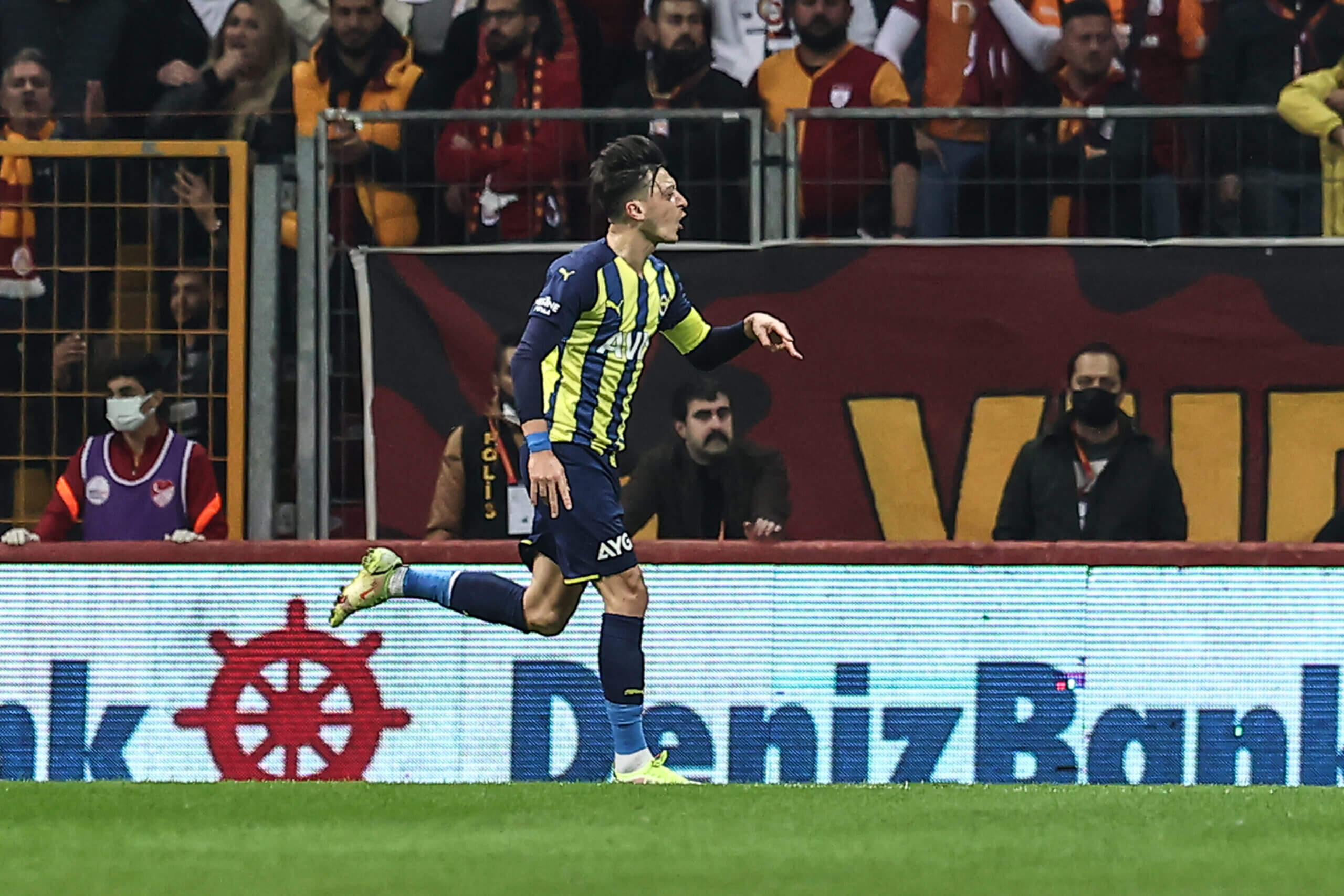 mesut-ozil