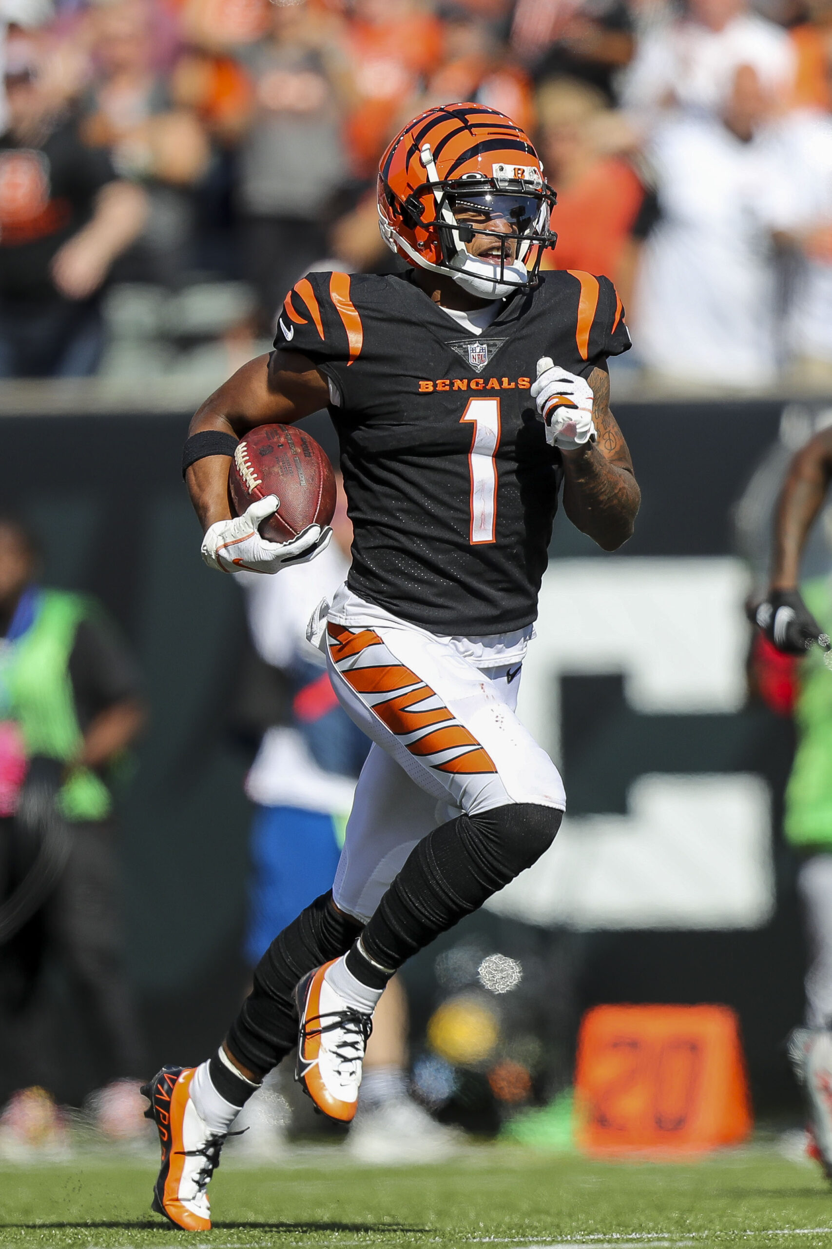 Bengals WR Ja'Marr Chase Seeking Extension, Not Participating In Practice