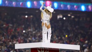 Beyoncé performing