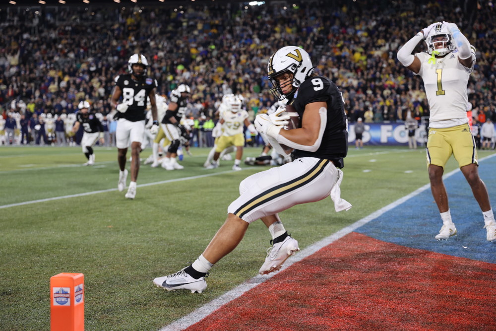 COLLEGE FOOTBALL: DEC 27 Birmingham Bowl - Georgia Tech vs Vanderbilt - Dynasty Nerds Eli Stowers TE Vanderbilt scores a Touchdown in the 2026 Dynasty Rookie Big Board Rankings dynasty Fantasy Football rookies 2026 NFL Draft Prospects Update