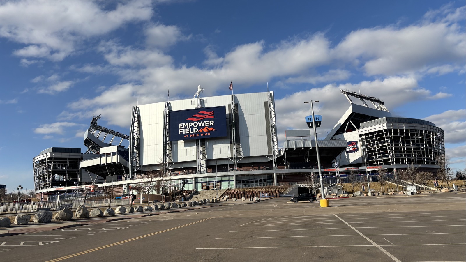 Broncos’ Overtime Defense Turns Resilience Into a 17–14 Win